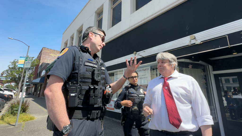 Everett Police Question Ex Paratrooper, Teacher and Trump Candidate Matthew D Heines in front of the Snohomish County Republican Party Headquarters